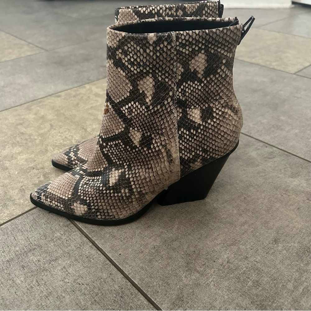 Dolce Vita Issa Ankle Boots with Western-Inspired Design